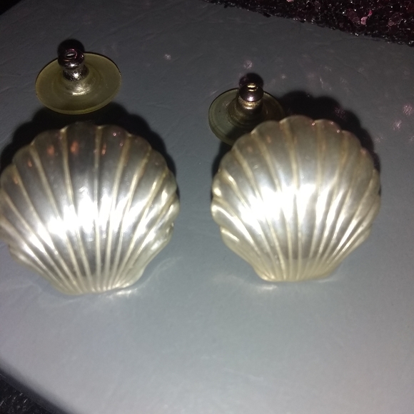 VINTAGE!/ STERLING SEASHELL POST EARRINGS β€οΈ - Picture 1 of 14